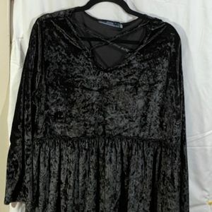 Black velvetine blouse new w/o tags.